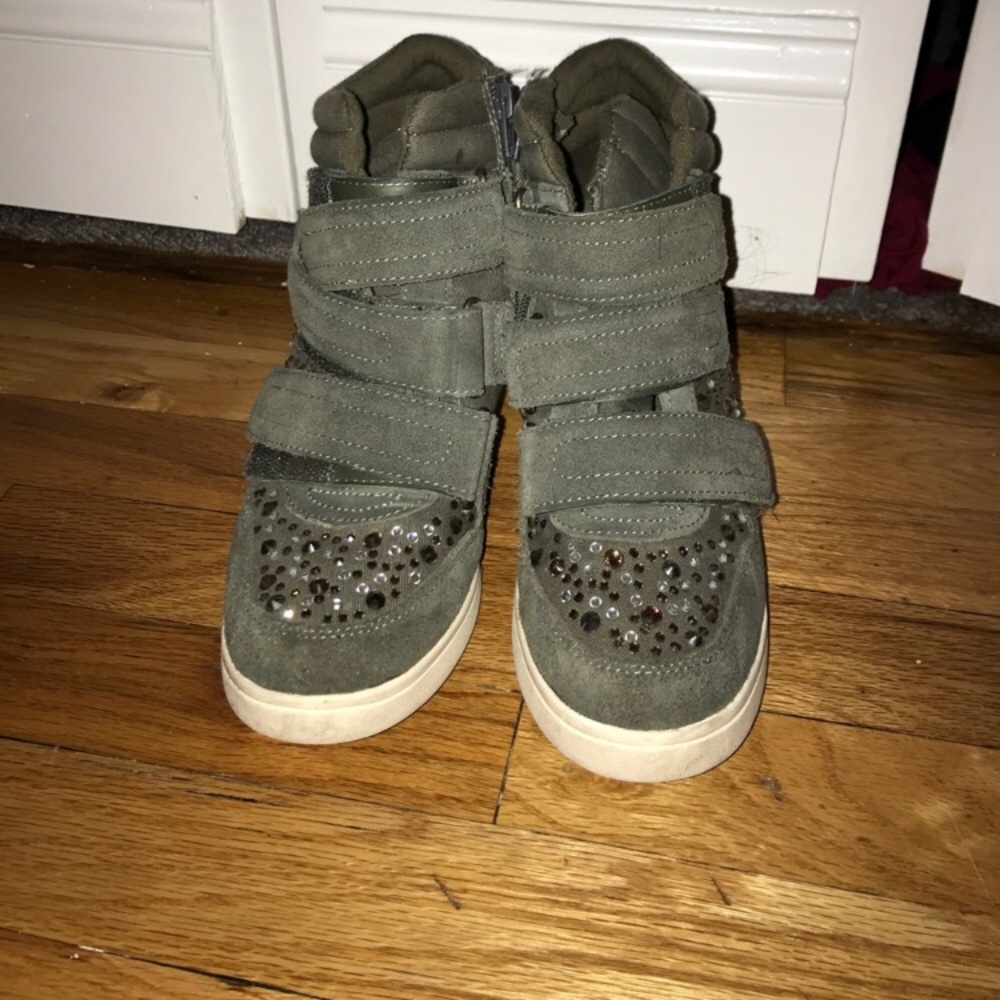 High heel sneaker